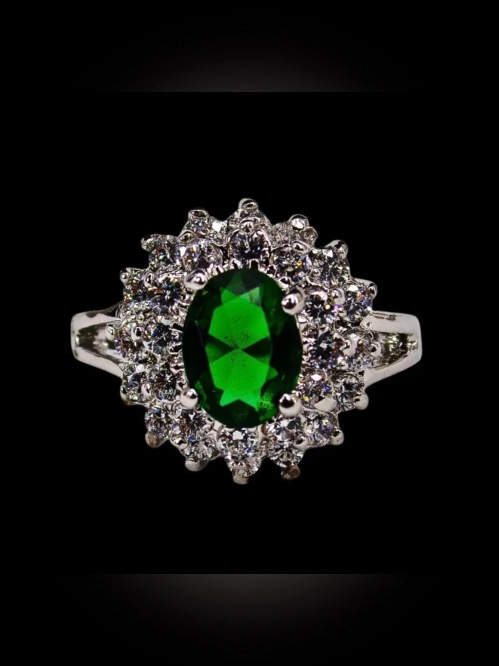 Green oval cubic zirconia stone ring w/ clear stones in a raised setting SZ 6.5